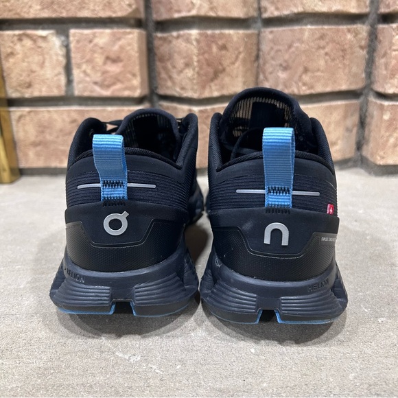 ON Cloud X Shift Running Shoes women’s size 9 , black / on running - Picture 3 of 5